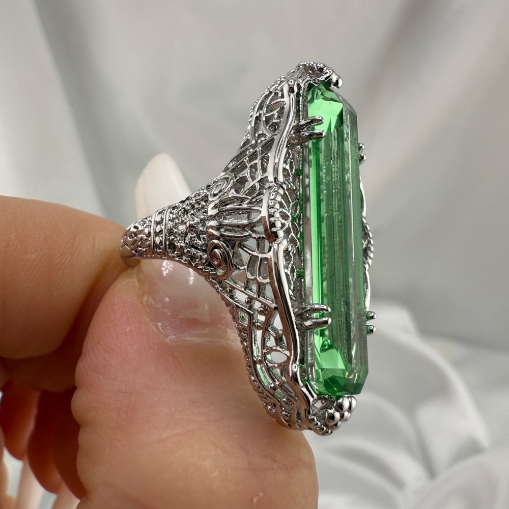 Silver color Ring with Green Gemstone - Picture 4 of 8
